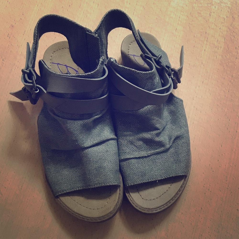 Sandals with an ankle support!